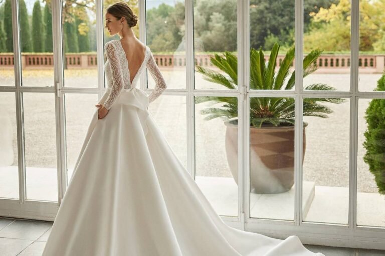 abito da sposa elegante su sfondo neutro