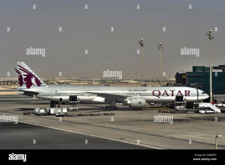 aeroporto con aerei qatar airways