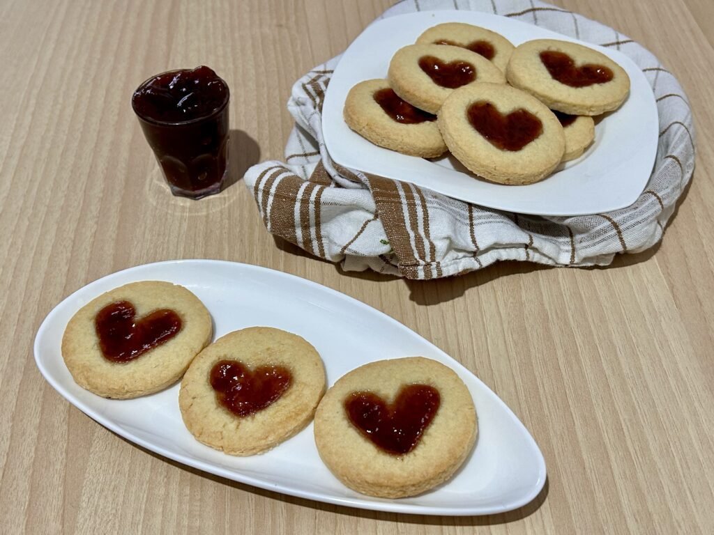 biscotti in pasta frolla appena sfornati