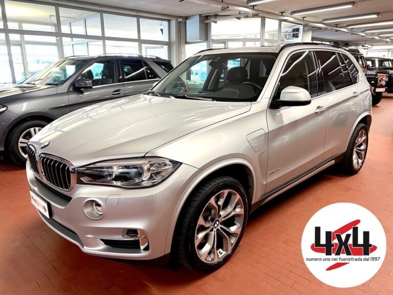 bmw elegante esposta in concessionaria