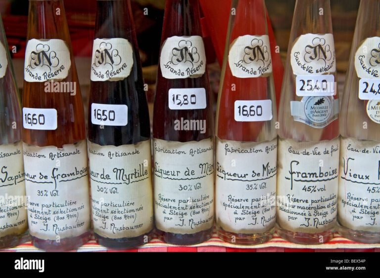 Cosa offre l'azienda F.lli Branca S.p.A. nel settore delle bevande 11 bottiglie di liquori artigianali in esposizione