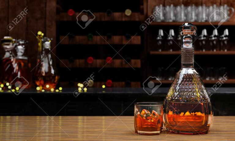 Quali sono i whisky più famosi e apprezzati in Italia 21 bottiglie di whisky su uno sfondo elegante