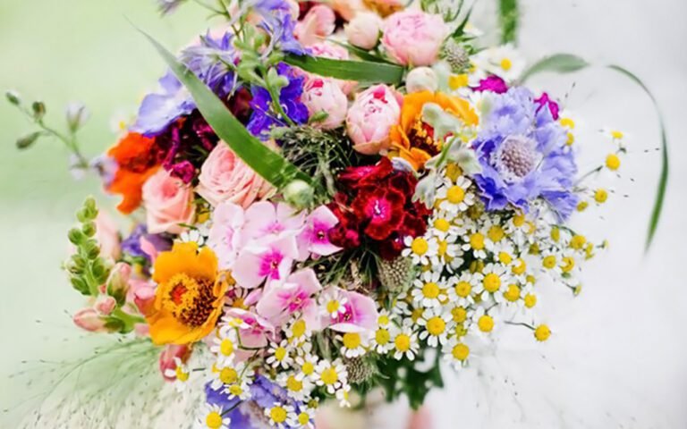 bouquet di fiori colorati per matrimonio