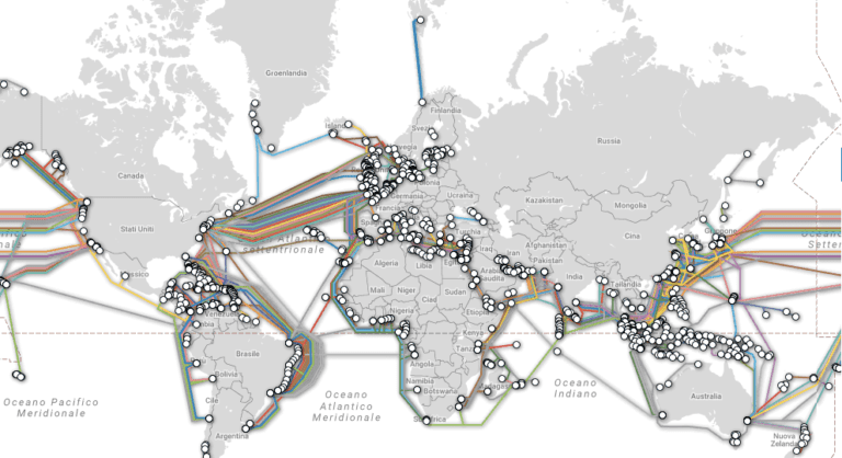 cavi in fibra ottica che attraversano un paesaggio