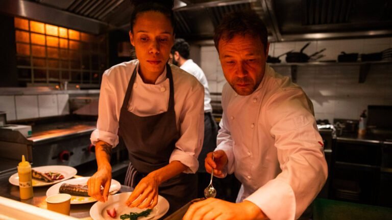 chef alle prese con una cucina disastrosa