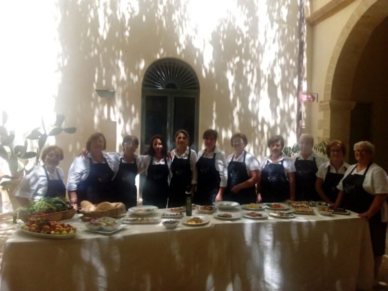 cucina tradizionale italiana con famiglie riunite