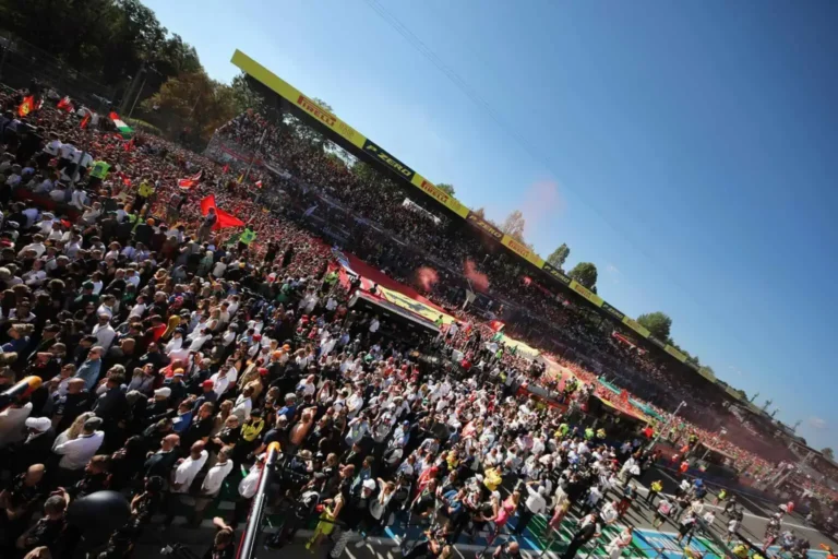 fan in festa al circuito di monza