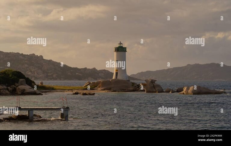 Quali sono le meraviglie del Faro di Capo d'Orso in Italia 3 faro di capo dorso al tramonto