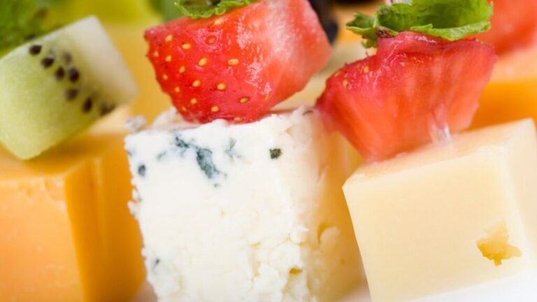 formaggio gorgonzola con frutta fresca