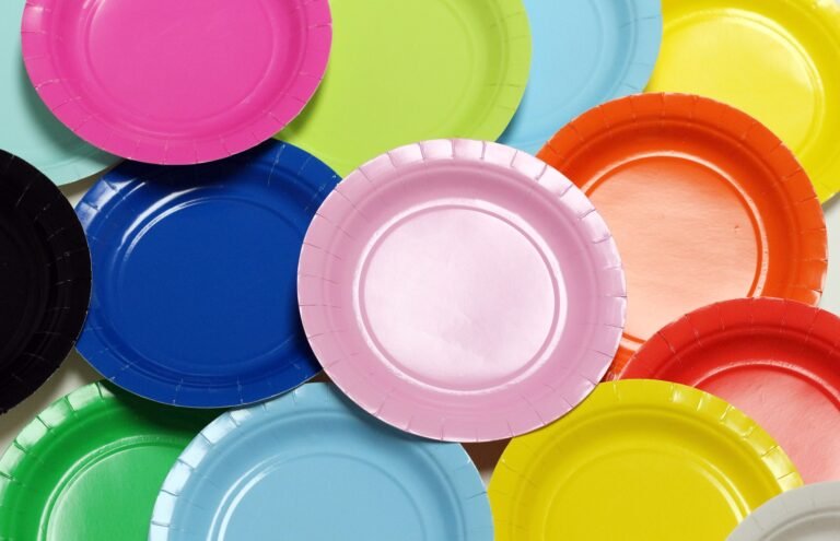 fornitori di piatti di plastica colorati