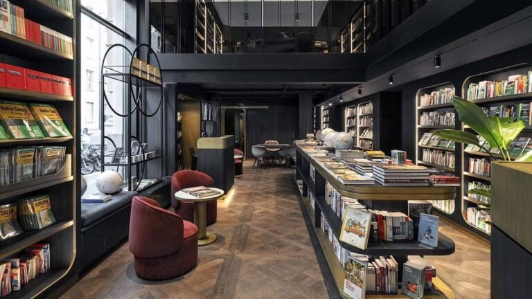 interno elegante del palazzo touring club milano