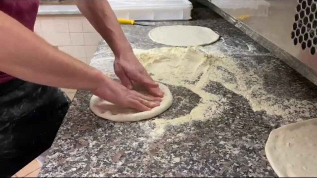 Quali sono i segreti della pizza fatta a mano da Luigi
