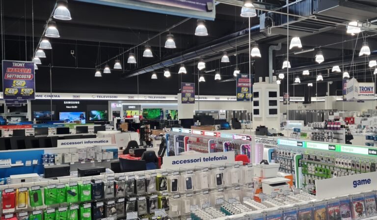 negozio trony con prodotti elettronici vari