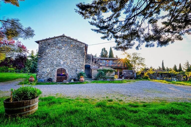 paesaggio rurale con agriturismo accogliente 2