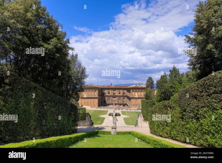 palazzo pitti con un giardino lussureggiante