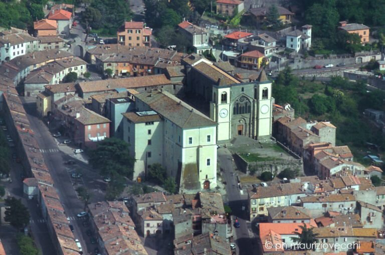 Quali sono le attrazioni da visitare nell'antico borgo di San Martino 7 panorama del borgo di san martino