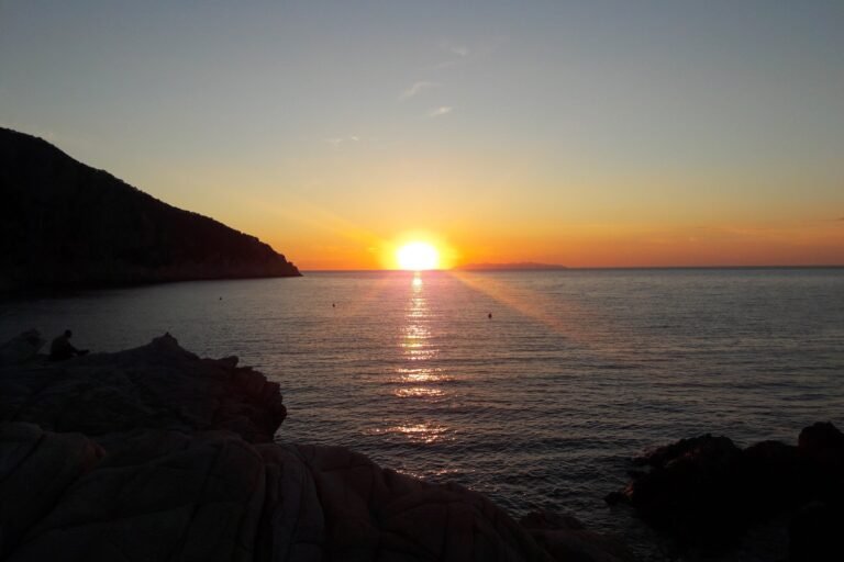 Quali sono le attrazioni e le attività da fare al Col di Molino a Gubbio 16 panorama del col di molino al tramonto