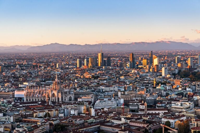 panorama della citta di milano