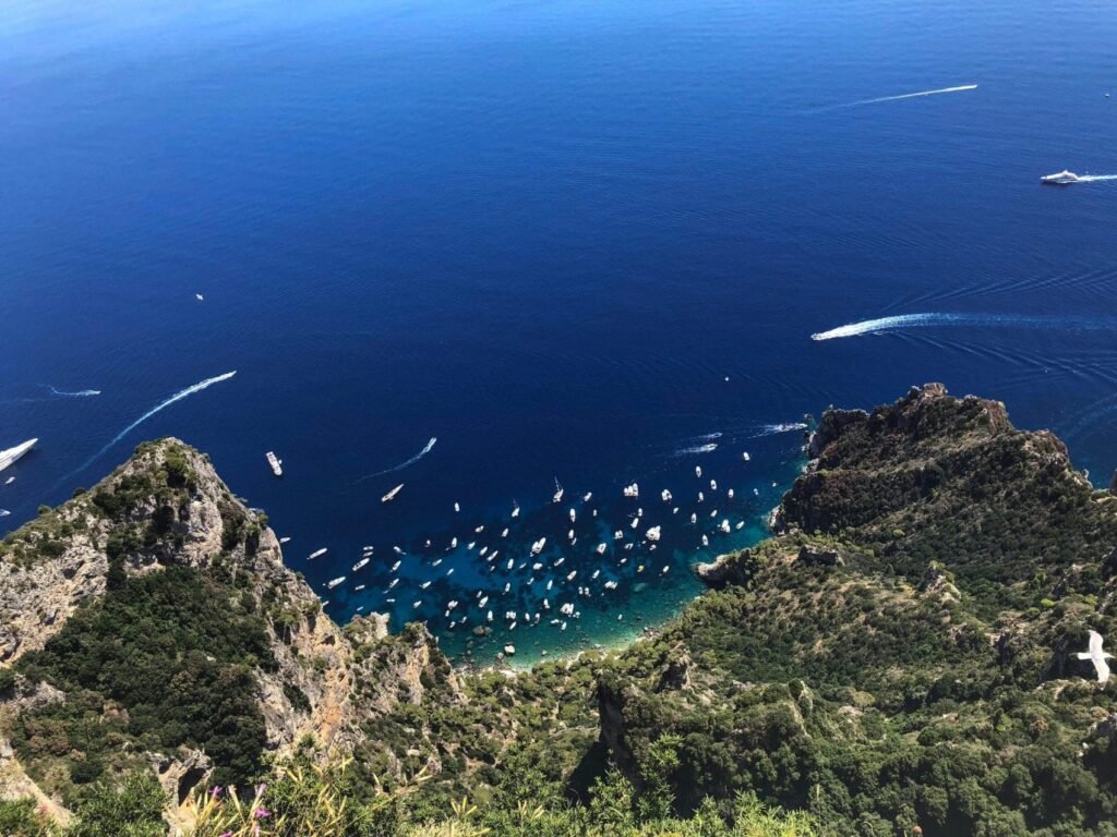 panorama mozzafiato di capri dal mare