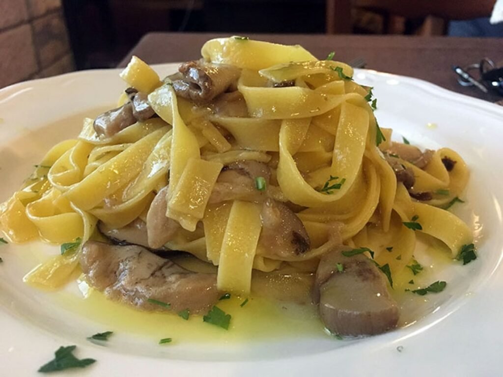 Come preparare la pasta con funghi porcini in modo semplice e gustoso