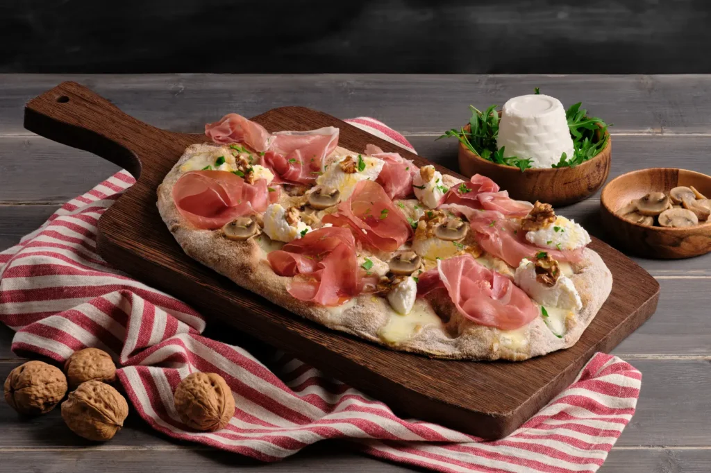 Come preparare una deliziosa pinsa con prosciutto crudo e ingredienti freschi