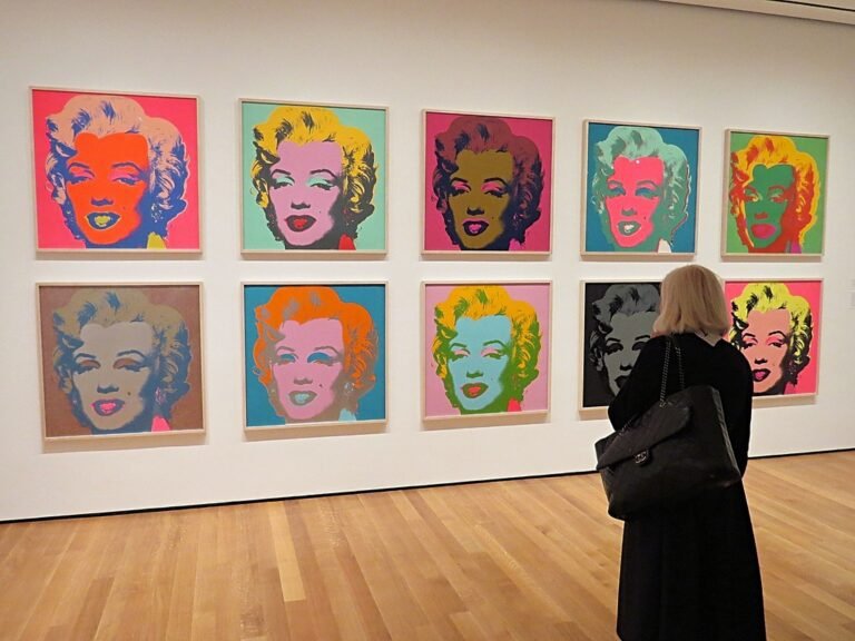 Quali sono i quadri più famosi di Andy Warhol e il loro significato 25 ritratto colorato di marilyn monroe