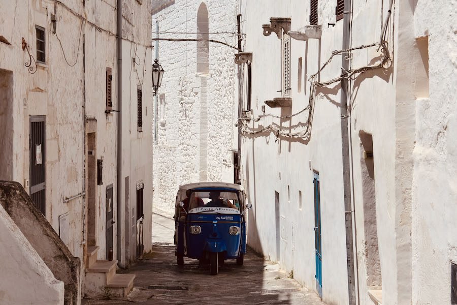 scorcio pittoresco del borgo antico di ostuni