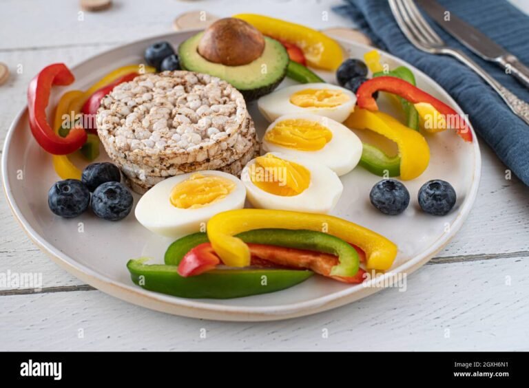Quali sono le caratteristiche della linea Più Gusto di San Carlo 16 snack colorati e appetitosi in un piatto