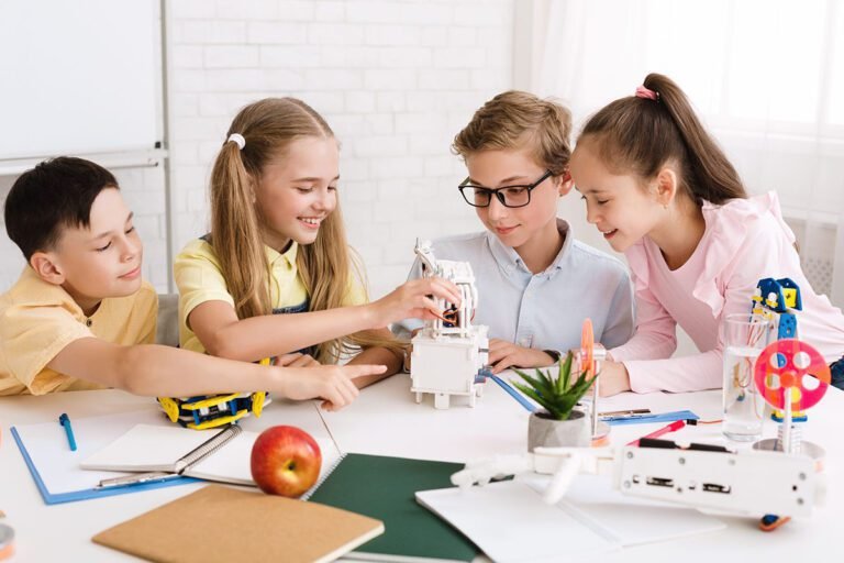 Perché Scegliere L'Istituto Marangoni Di San Babila Per La Tua Formazione 18 studenti creativi in un ambiente di apprendimento