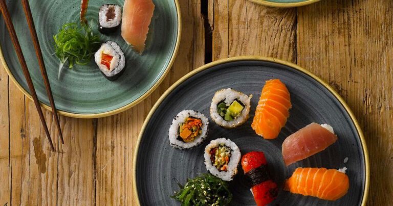 sushi artistico su un piatto elegante 1