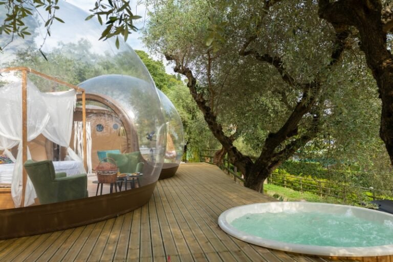 Che esperienze offre il glamping nei laghi Nabi 21 tenda glamour immersa nella natura lacustre