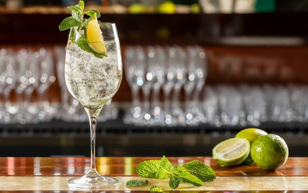 Che cos'è un Hugo Spritz e come si prepara questo cocktail 7 Che cos’è un Hugo Spritz e come si prepara questo cocktail