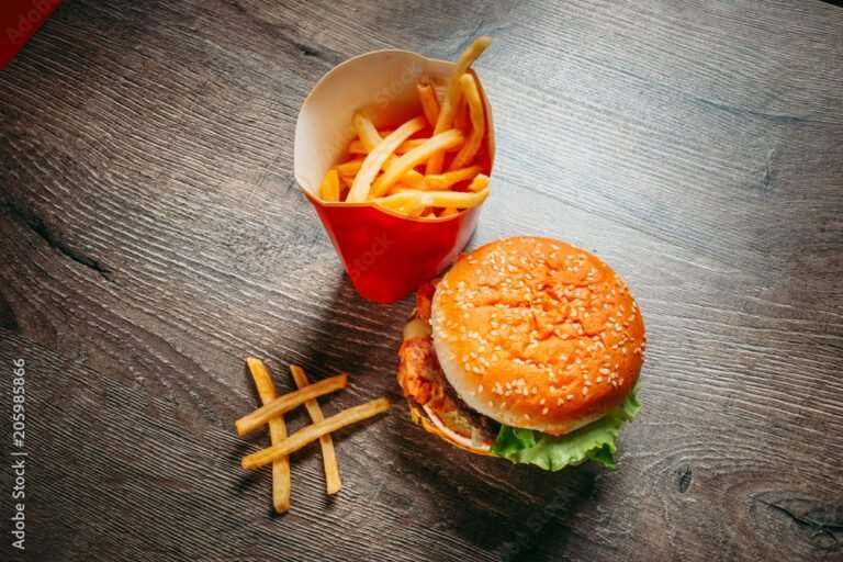 Cosa rende il Big Mac così iconico e amato in tutto il mondo 41 un big mac su un piatto elegante