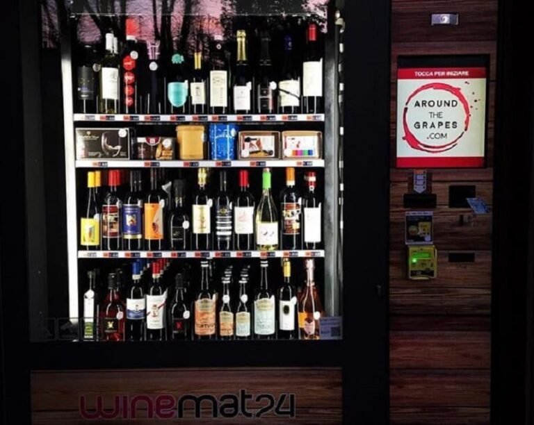 un distributore automatico di vino in azione