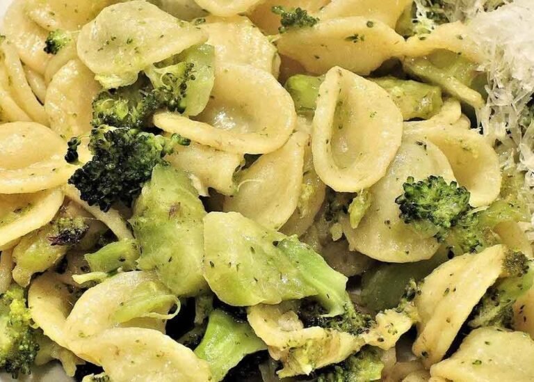 un piatto di pasta tipica pugliese