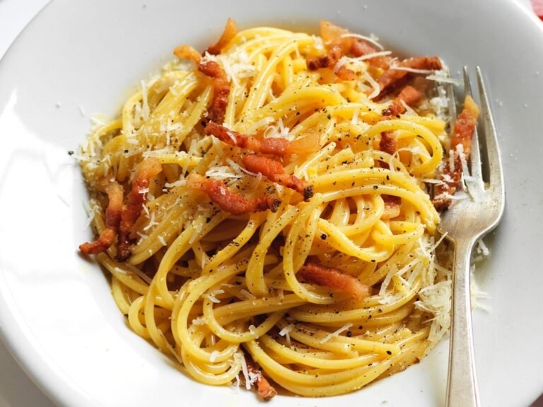 Quali piatti tipici puoi gustare alla Trattoria All Alpino di Posina 2 un piatto di pasta tradizionale italiana 1