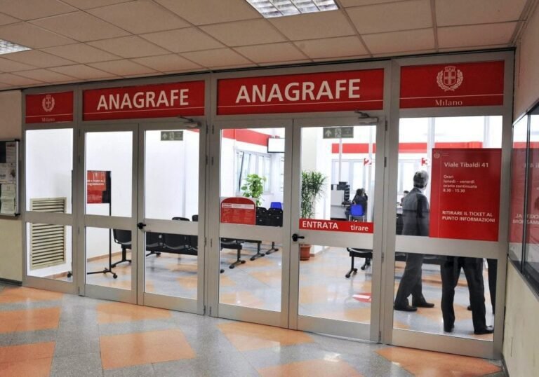 un ufficio anagrafe a milano