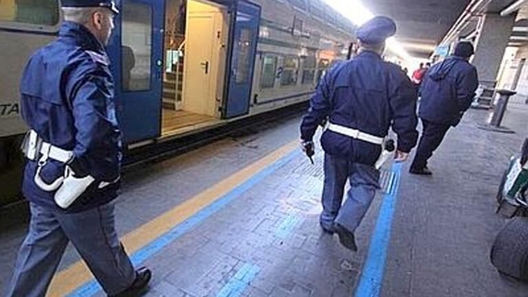 Cosa fare se la banca ti ha truffato e come denunciare l'accaduto 9 un uomo che denuncia in una stazione di polizia