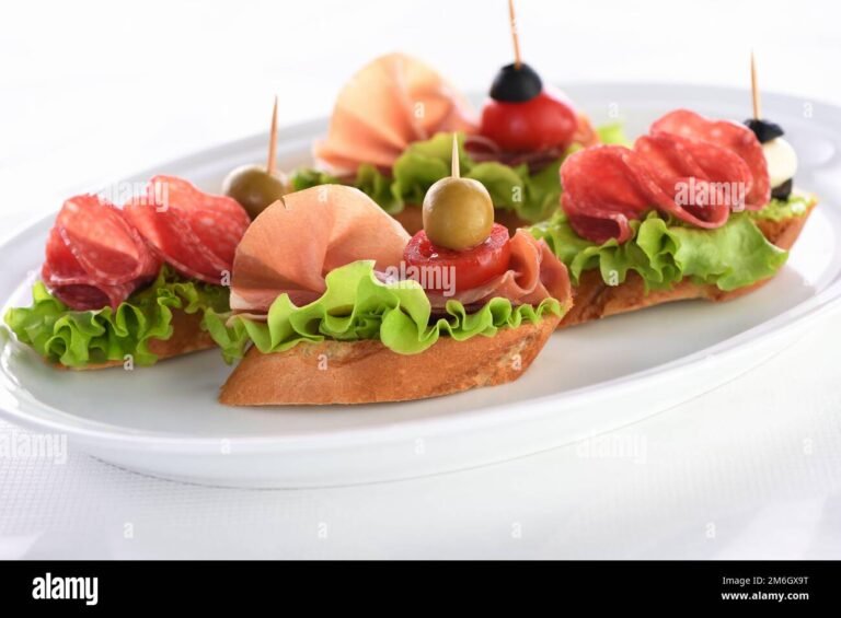 Cosa sono le bontà da tutta Italia e come possono essere gustate 19 un vassoio di prelibatezze italiane assortite