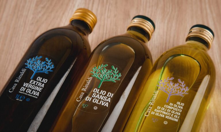 una bottiglia di olio di sansa doliva