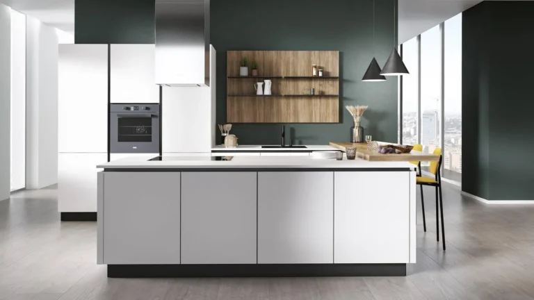 una cucina moderna con forno ad incasso