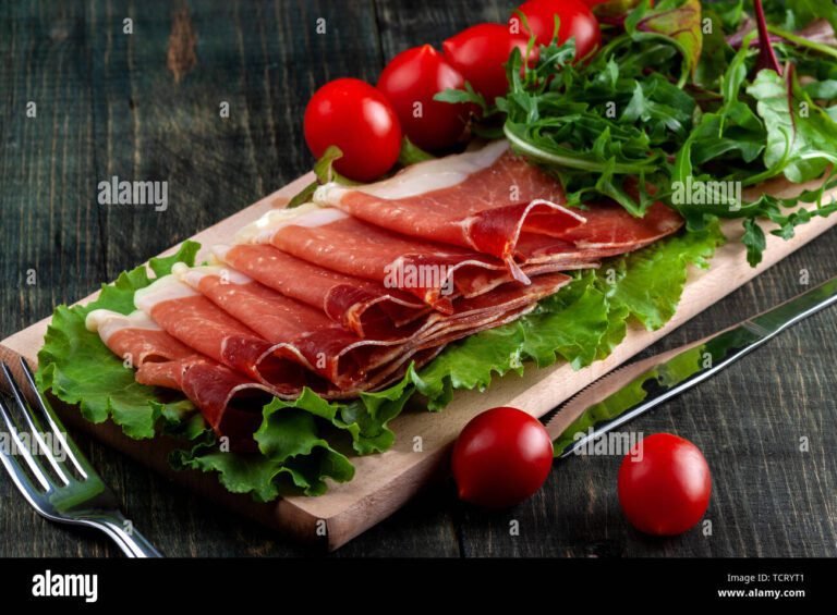 Qual è il prosciutto crudo spagnolo più famoso e come si distingue 24 una fetta di jamon iberico su tagliere