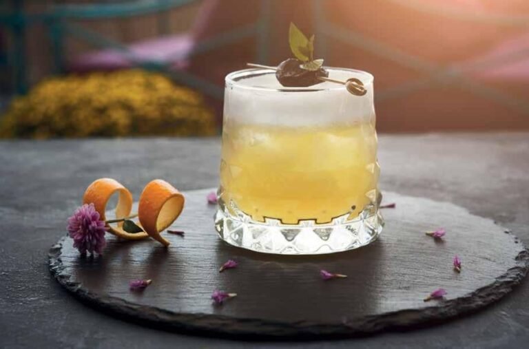 una mano che segna lacronimo s o u r