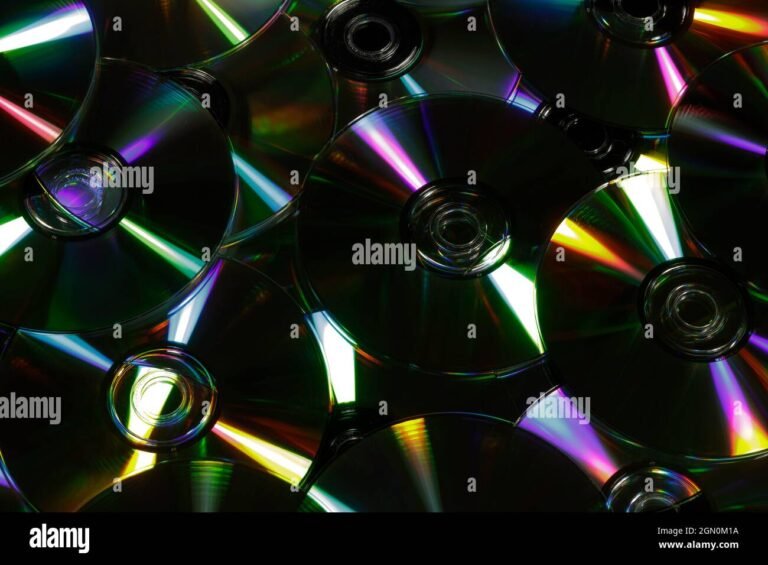 una pila di cd colorati e lucidi