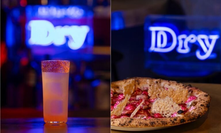 una pizza con vari drink colorati