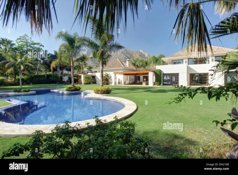 Dove Trovare Casa Vacanza Con Piscina Privata In Sicilia Subito 8 una villa con piscina circondata da palme