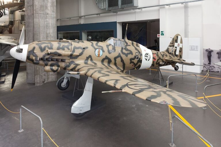 unimmagine di aerei esposti a milano