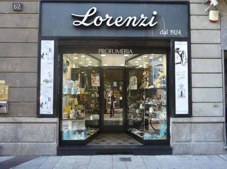 vetrina di profumerie artigianali a milano