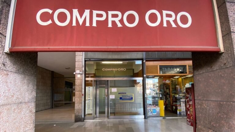 vista di un negozio di compro oro