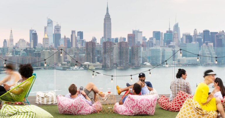 vista iconica di new york con turisti